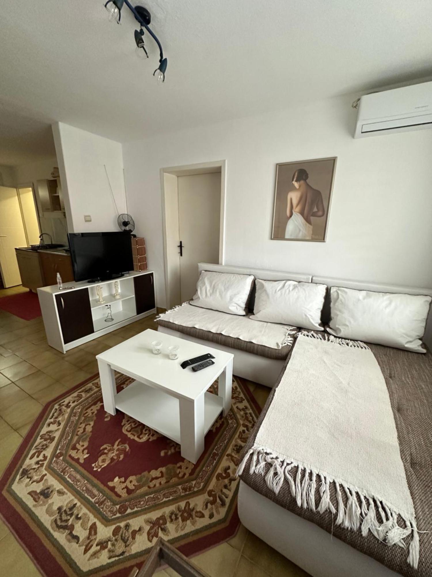 Day & Night Apartment Cuprija Bagian luar foto