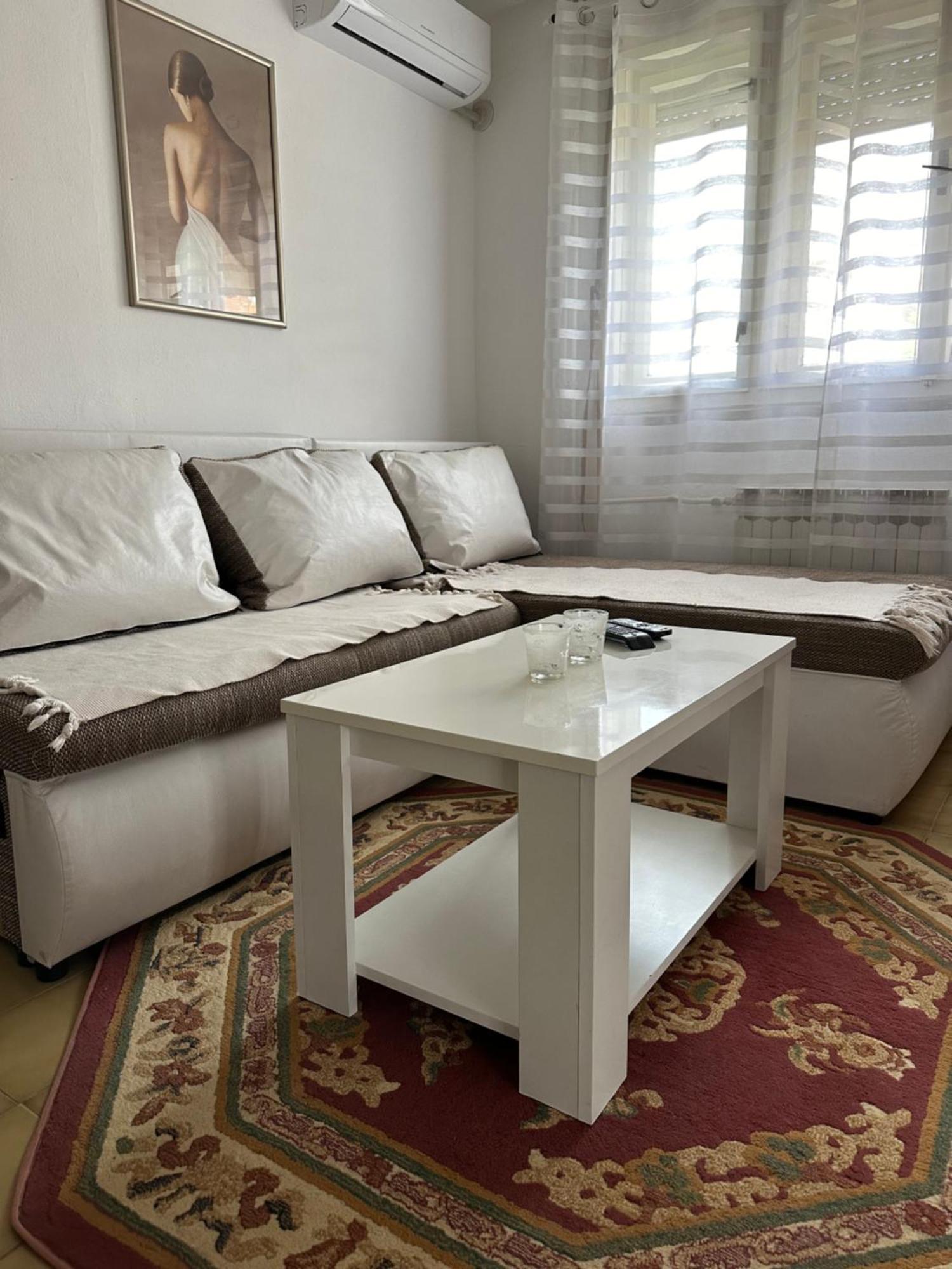 Day & Night Apartment Cuprija Bagian luar foto